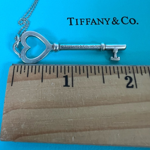 🔴Authentic TIFFANY & CO Large Sterling Silver Key Penden Necklace 🔴 - Picture 7 of 11